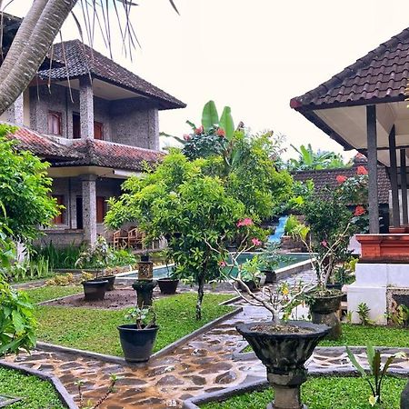 Gusti Home Stay Ubud Exterior foto